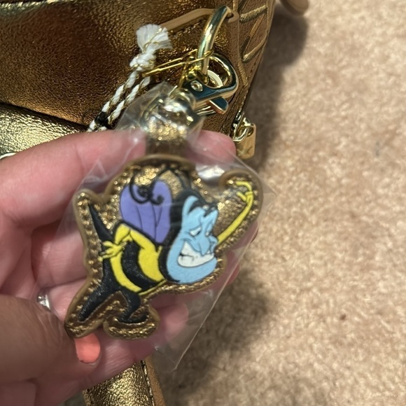 Stitch shoppe by loungefly Disney Aladdin genie lamp cross body bag - Picture 6 of 6